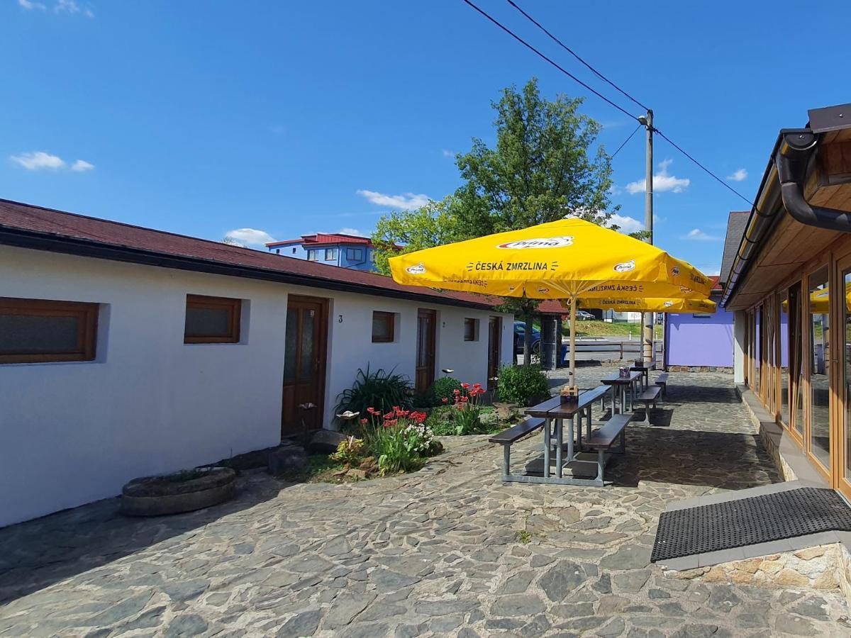 Katerina Restaurant A Penzion Розвадов Экстерьер фото